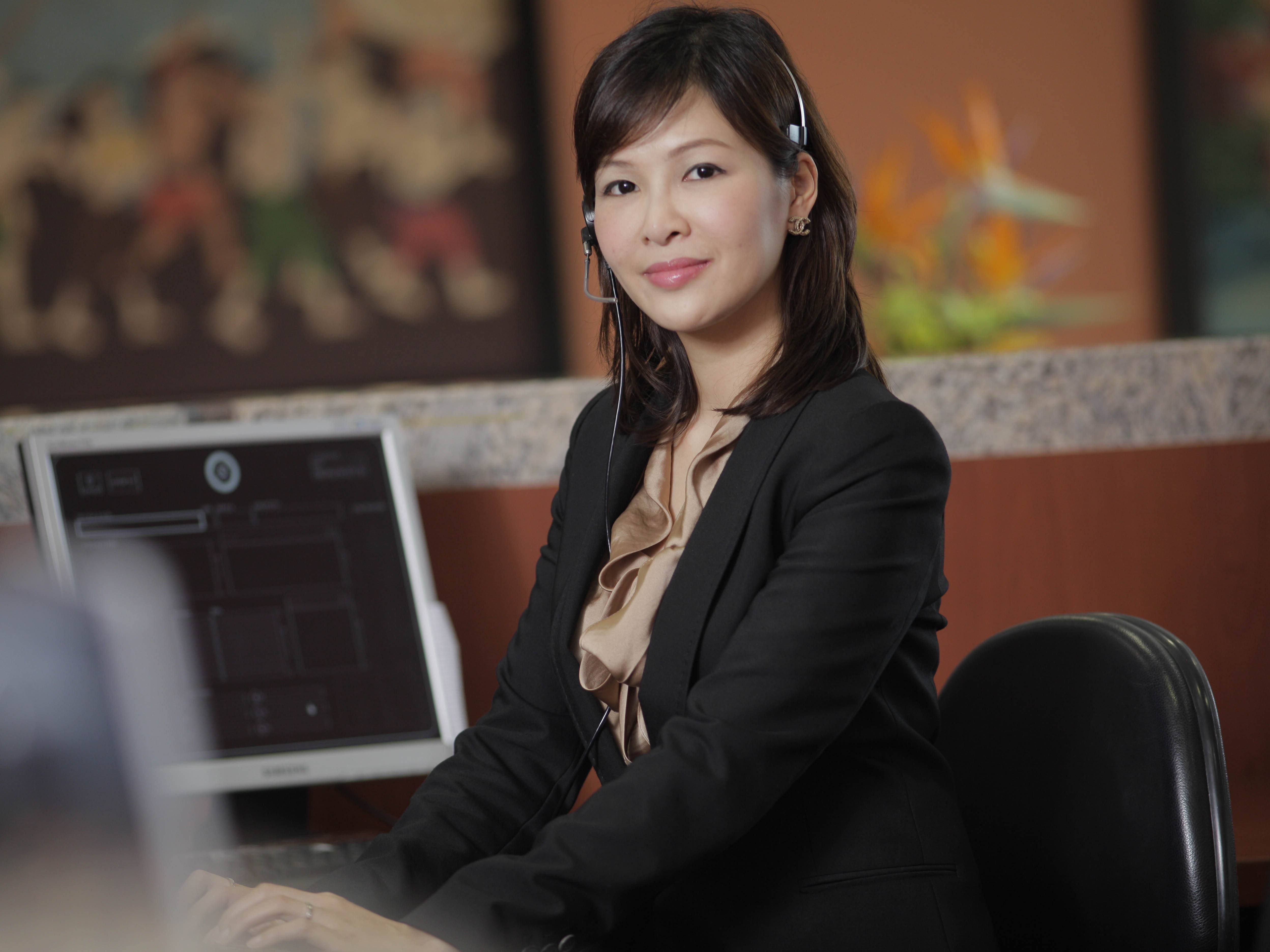 centralworld-receptionist-300x225.jpg